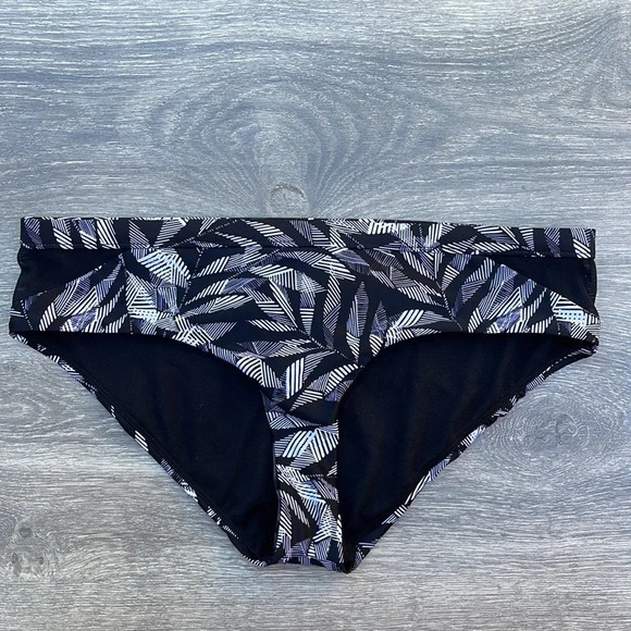 PrAna Marina Top (D-Cup) & Chambra Bottoms, black springtime - Picture 3 of 15